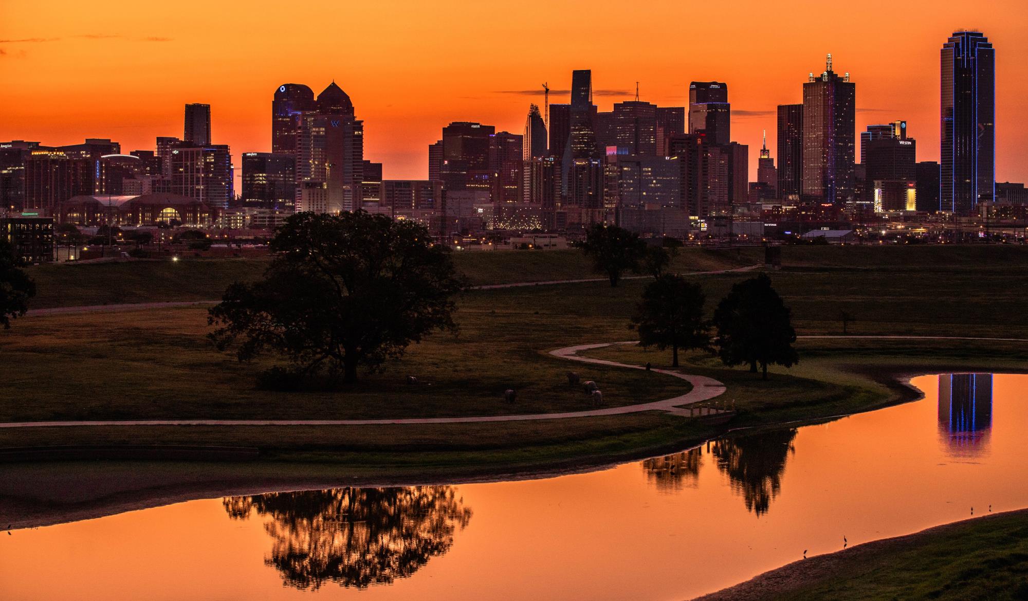 GanduriRaja_ Architecture Cityscape_Amatuer_DallasSkylineSunriseGlows