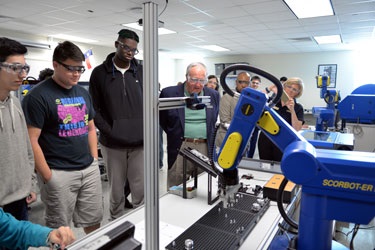 Richardson Mayor Pro Tem Mark Solomon visited the engineering class at Berkner High School as part of the UTeach anniversary celebration. The instructor of the class is a UTeach Dallas graduate.
